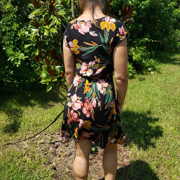 Dress - Picture 7 of 8